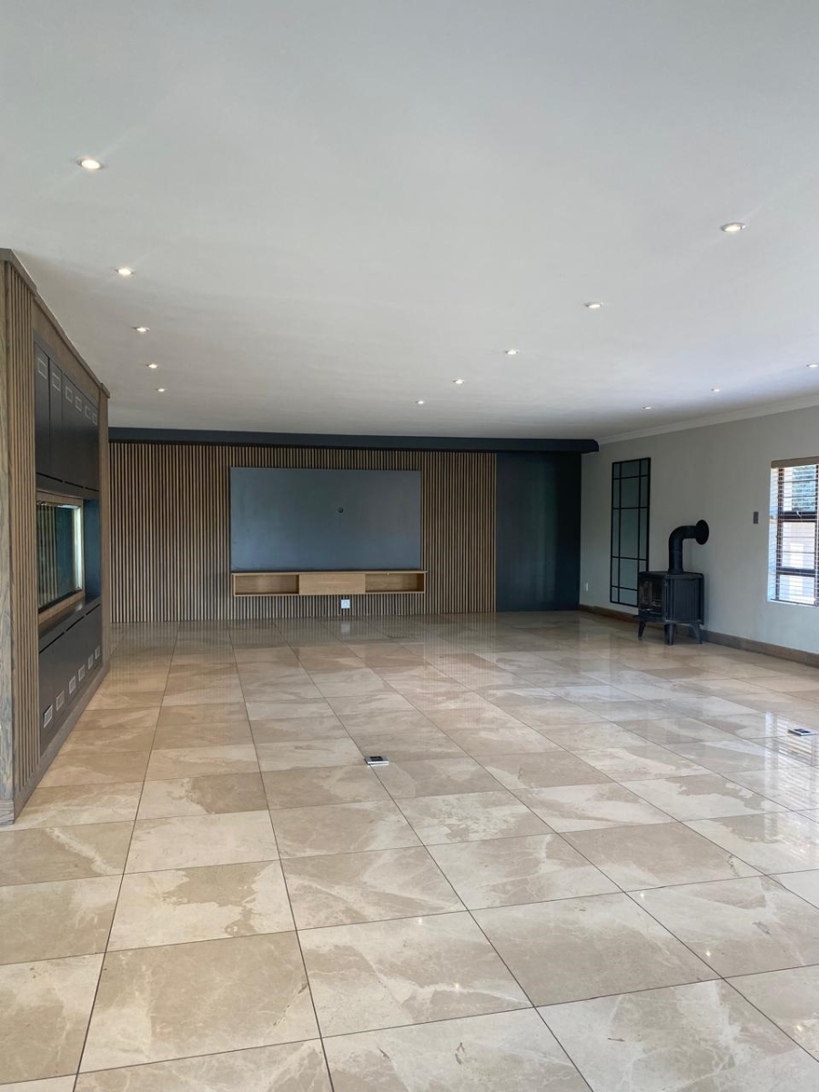 6 Bedroom Property for Sale in Birdwood Estate North West